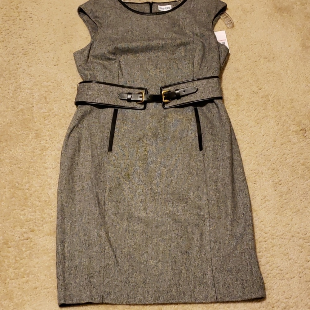 Dress - Picture 3 of 5
